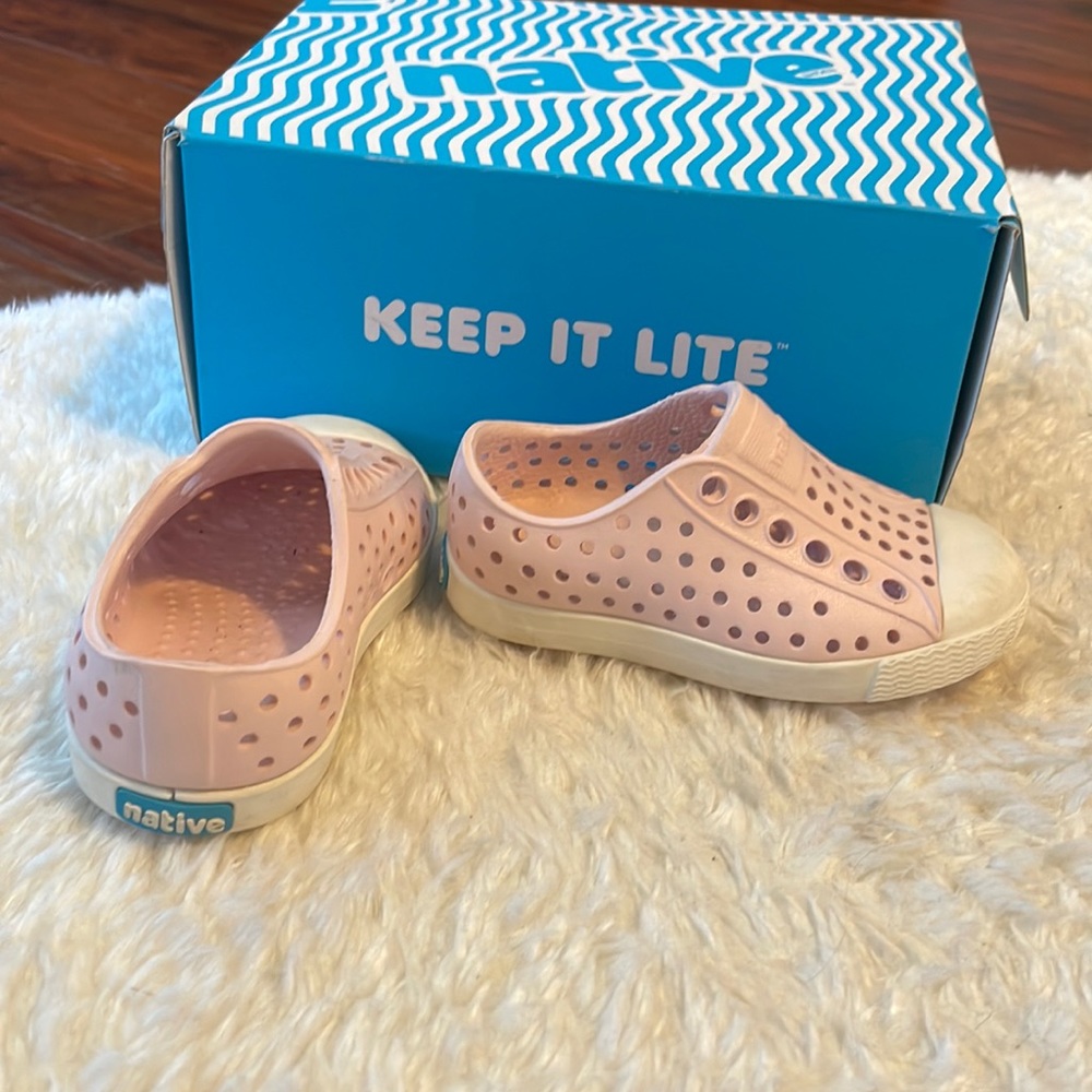 Light pink baby Native Jefferson’s, size C4.